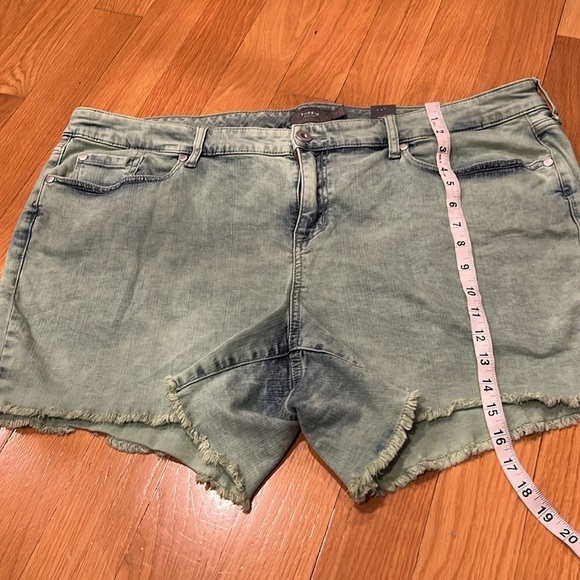NWT torrid women’s acid jade jean shorts size 22. - Picture 8 of 10